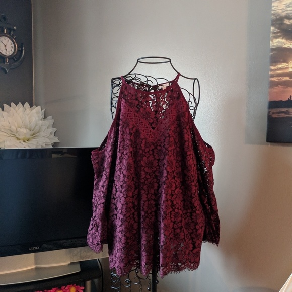 Stitch fix Top🌺✨ - Picture 1 of 6